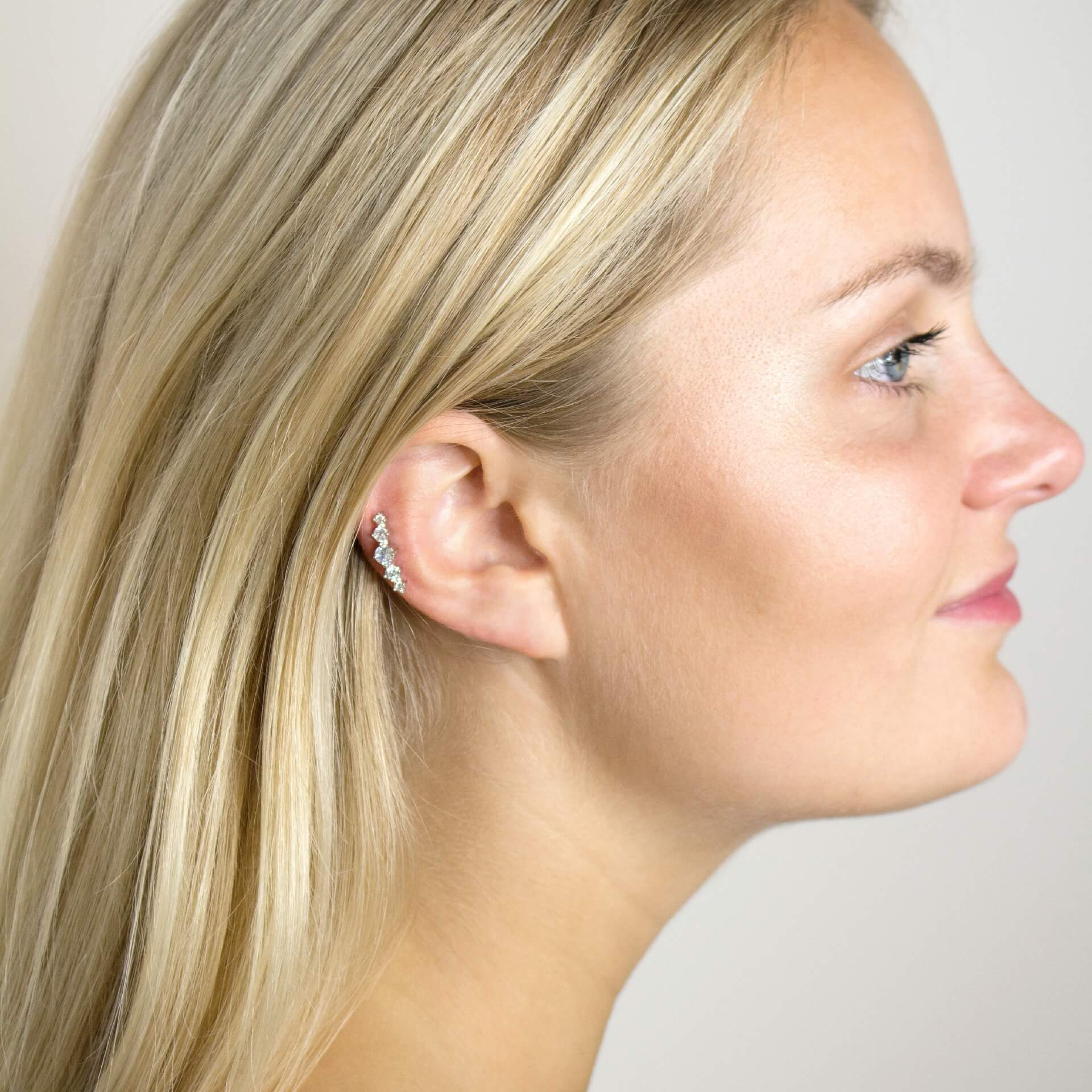 Helixpiercing met steentjes