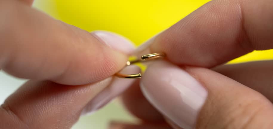 Een Gids om Veilig je Piercing Sieraden te Openen en Sluiten