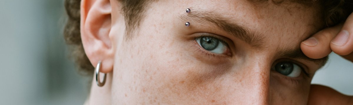 Wenkbrauwpiercing pijnniveau